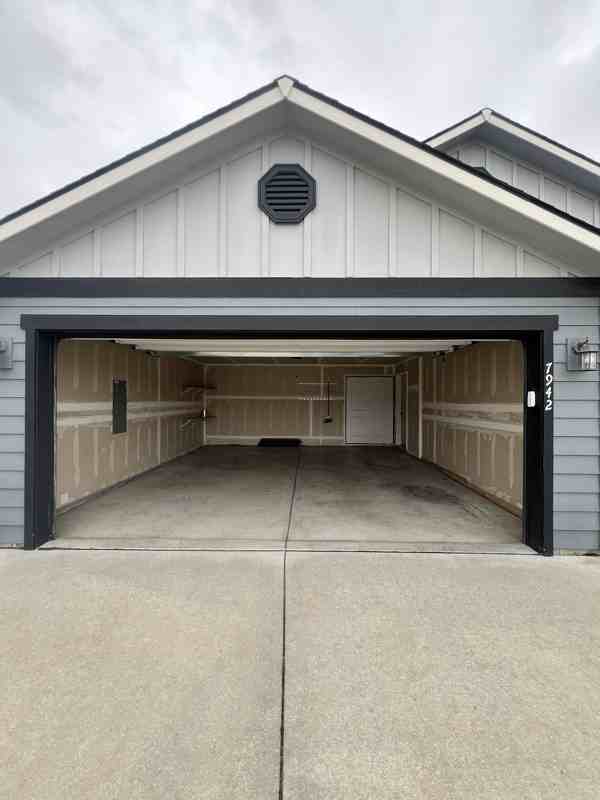 7942 W Kayak Ct - Photo 3 of 16