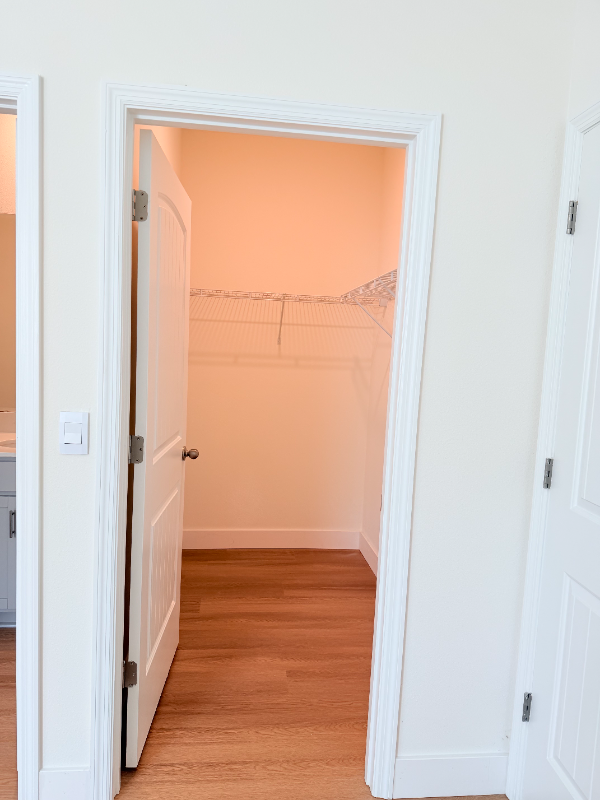 1998 Walnut Creek Dr - Photo 4 of 6