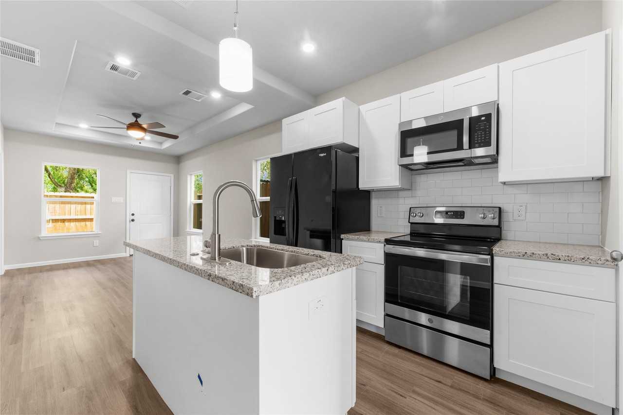 8161 Tate St #8161B - Photo 3 of 20