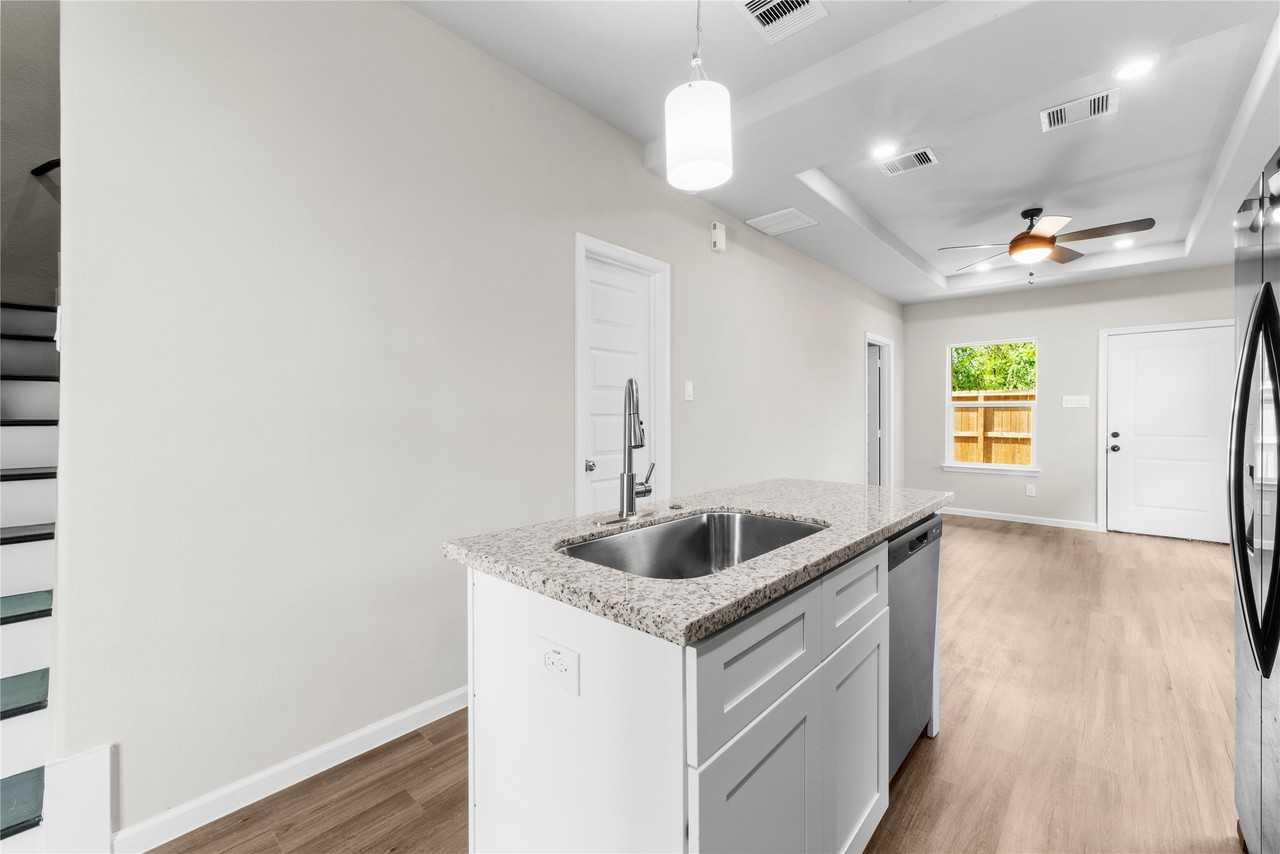 8161 Tate St #8161B - Photo 6 of 20