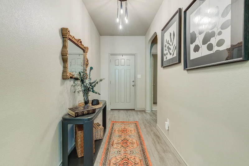 7813 88th St - Photo 2 of 20