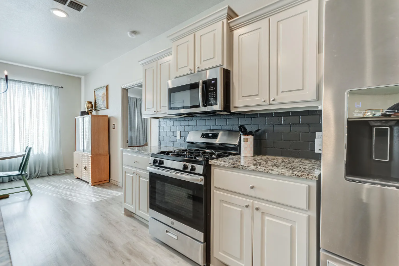 7813 88th St - Photo 7 of 20