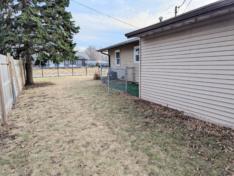 1993 Meadow Dr - Photo 3 of 18