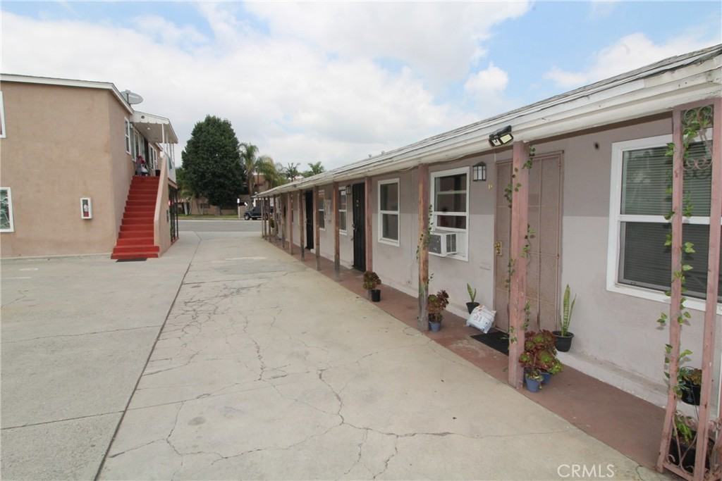 4986 Southern Ave #4986E - Photo 7 of 9