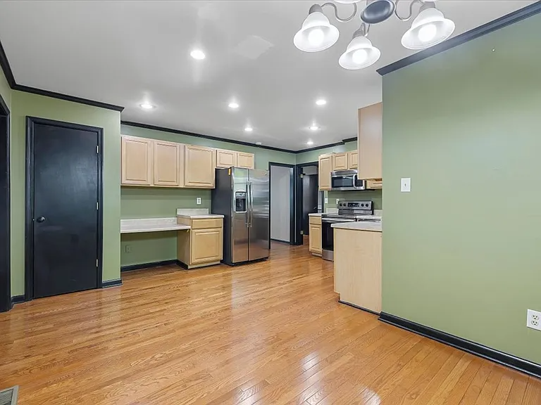 1954 Celia Cres - Photo 4 of 20