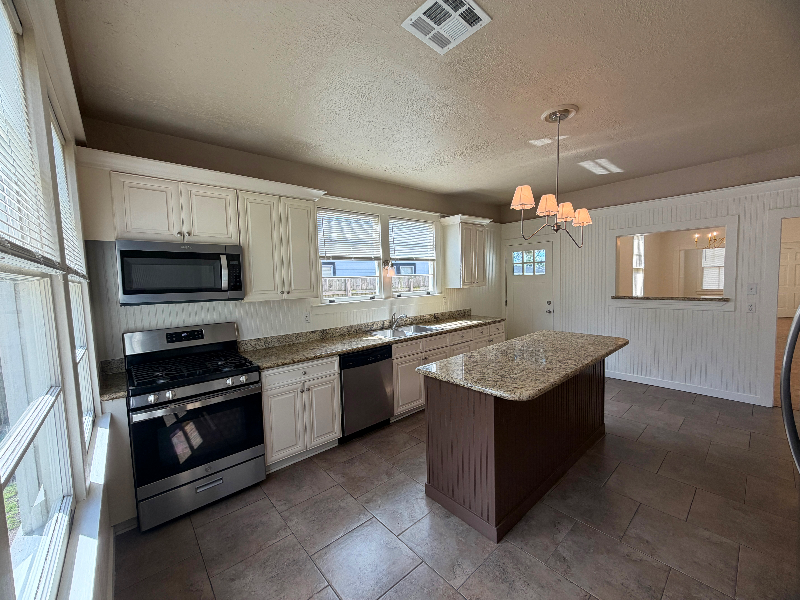 235 Helios Ave - Photo 7 of 19