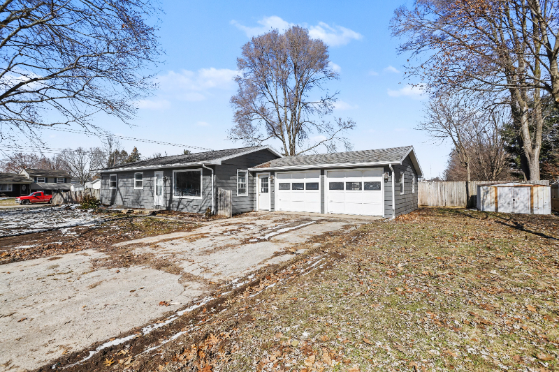 10203 Shadowlane Ave - Photo 2 of 20