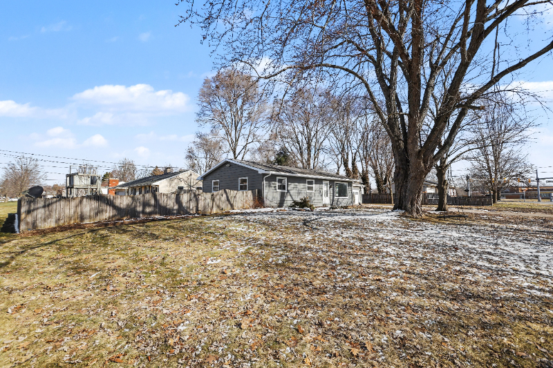 10203 Shadowlane Ave - Photo 3 of 20