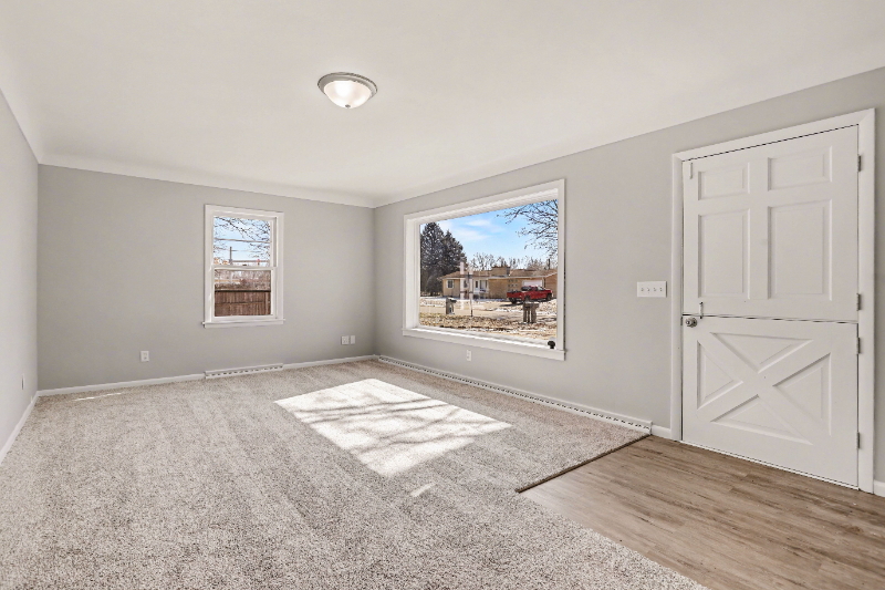 10203 Shadowlane Ave - Photo 4 of 20