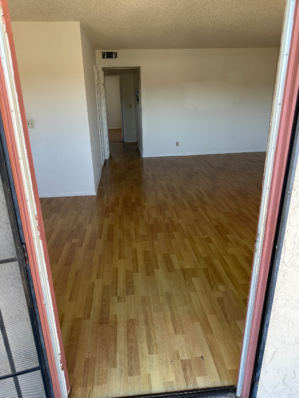 919 E Windsor Rd #6 - Photo 3 of 20