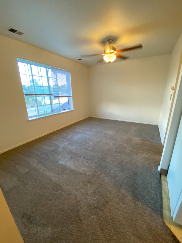 925 30th St #C - Photo 2 of 9