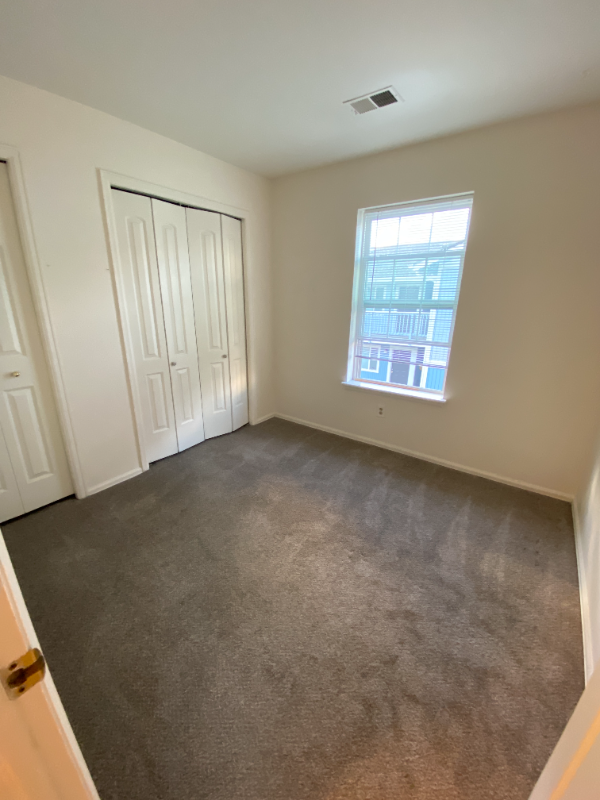 925 30th St #C - Photo 5 of 9