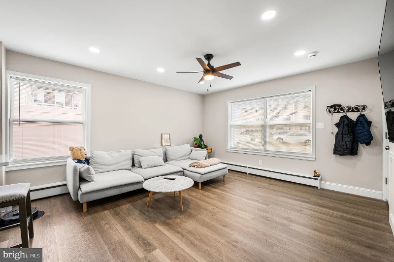 21 W Seventh St #B - Photo 3 of 10