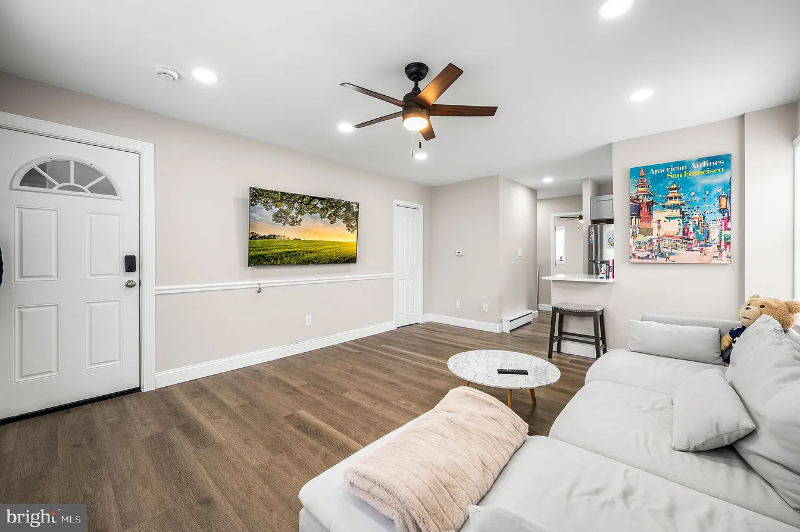 21 W Seventh St #B - Photo 4 of 10