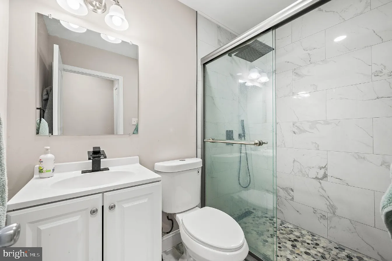 21 W Seventh St #B - Photo 7 of 10