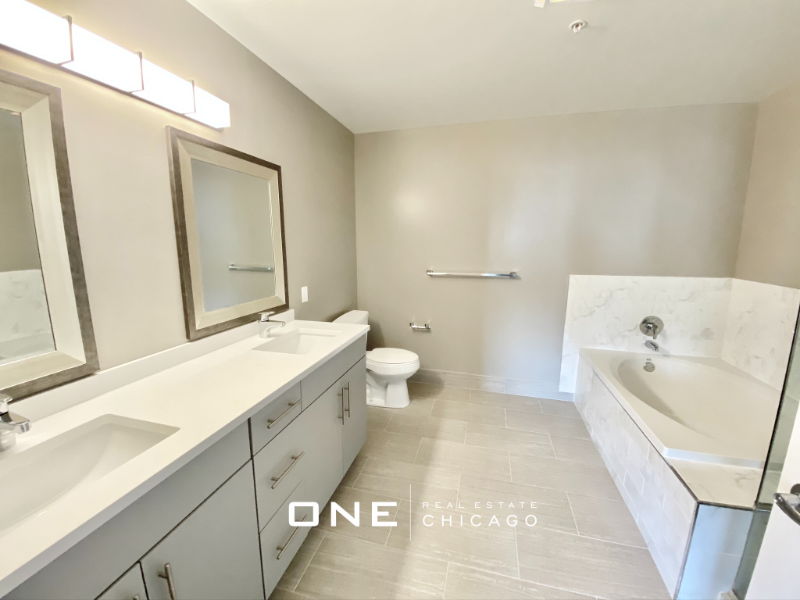 501 N State St #2203 - Photo 7 of 16