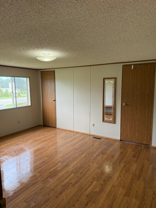 121 N State St - Photo 6 of 20