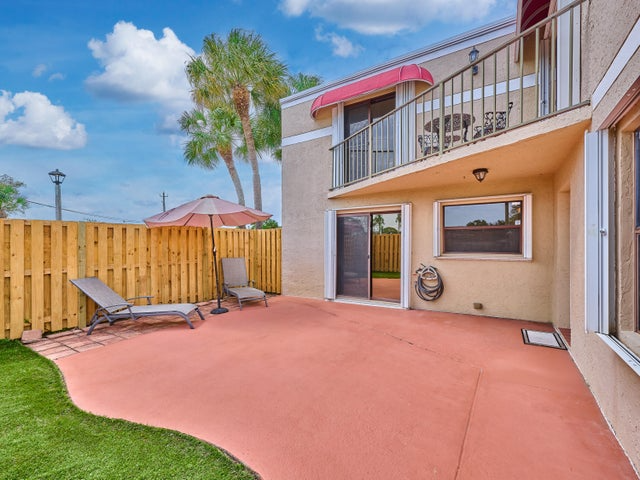 4065 Village Dr - Photo 2 of 9