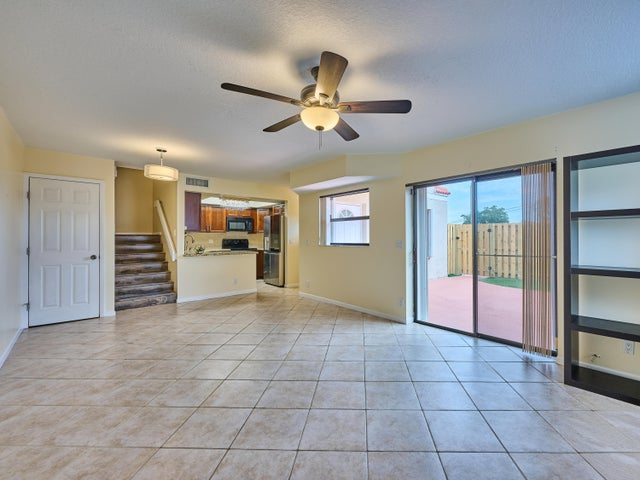 4065 Village Dr - Photo 6 of 9