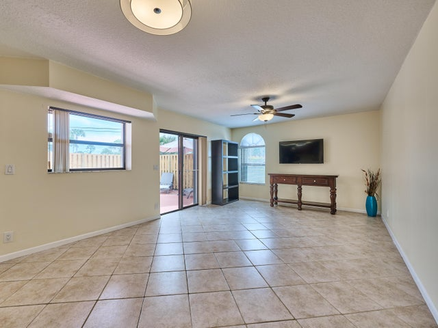 4065 Village Dr - Photo 7 of 9