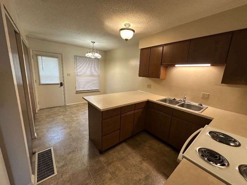 606 Cumberland Dr #606 - Photo 7 of 14