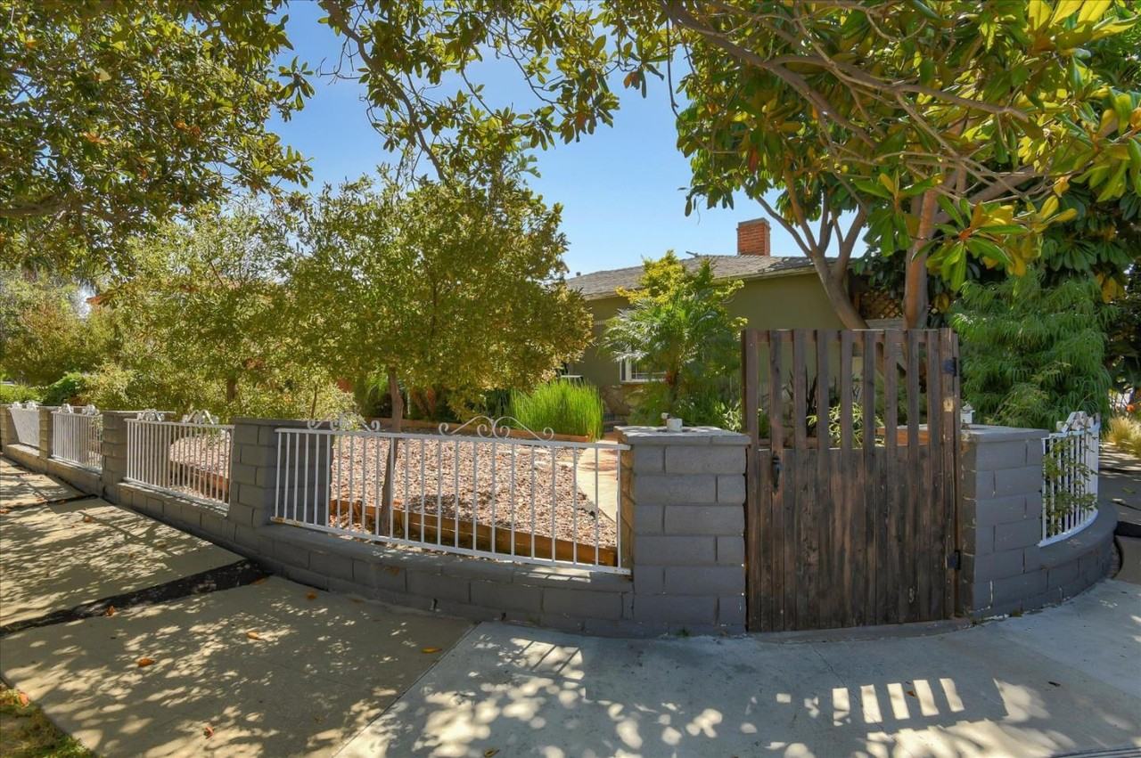 11386 Tenino Ave #11386 - Photo 4 of 35