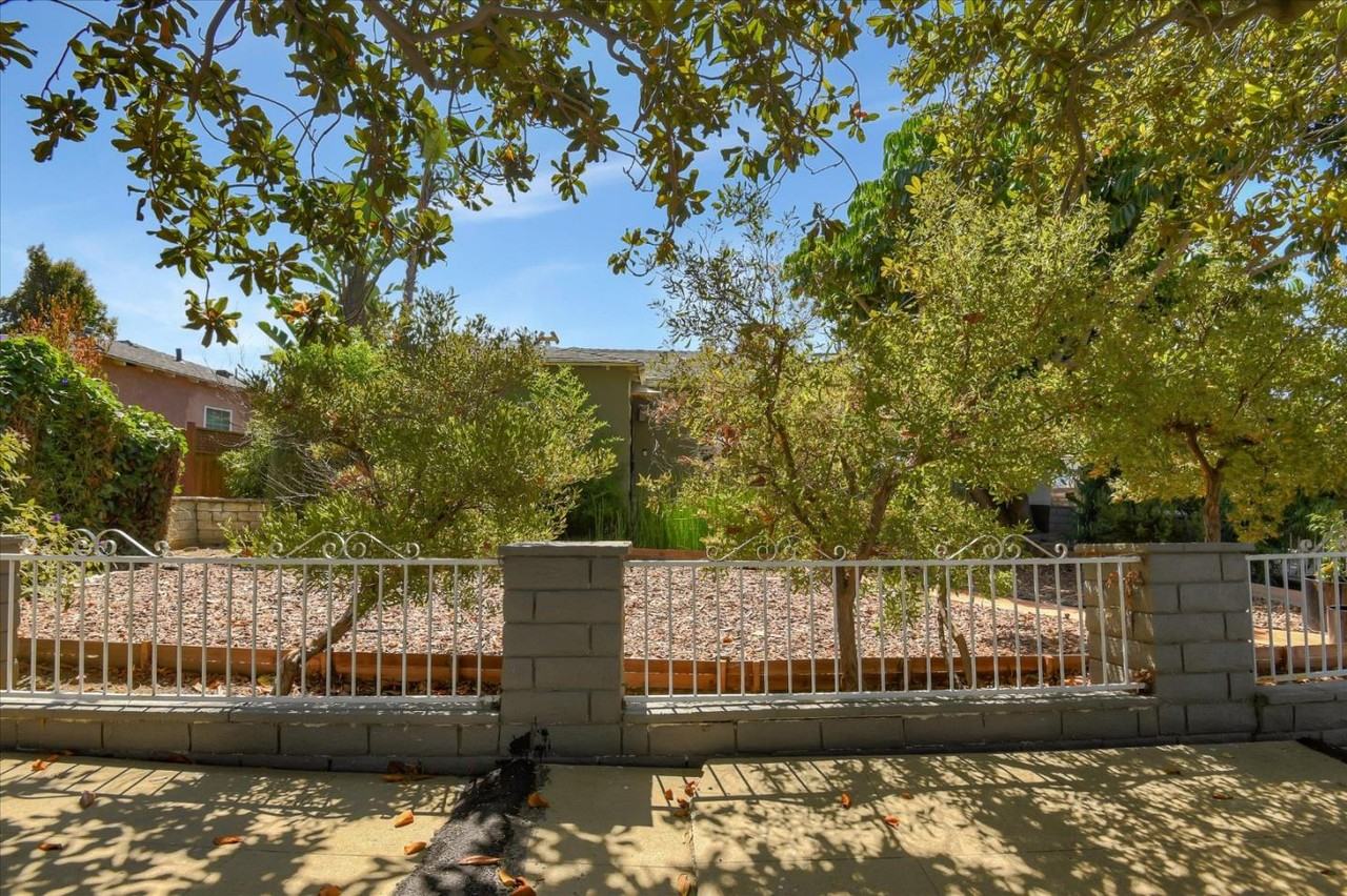 11386 Tenino Ave #11386 - Photo 5 of 35