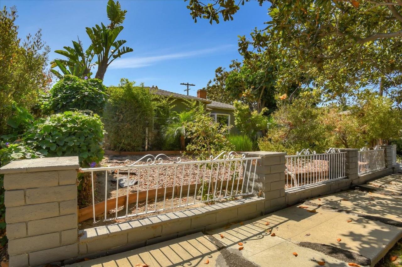 11386 Tenino Ave #11386 - Photo 6 of 35