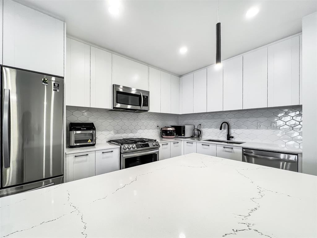 8327 201 Street #404 - Photo 5 of 16