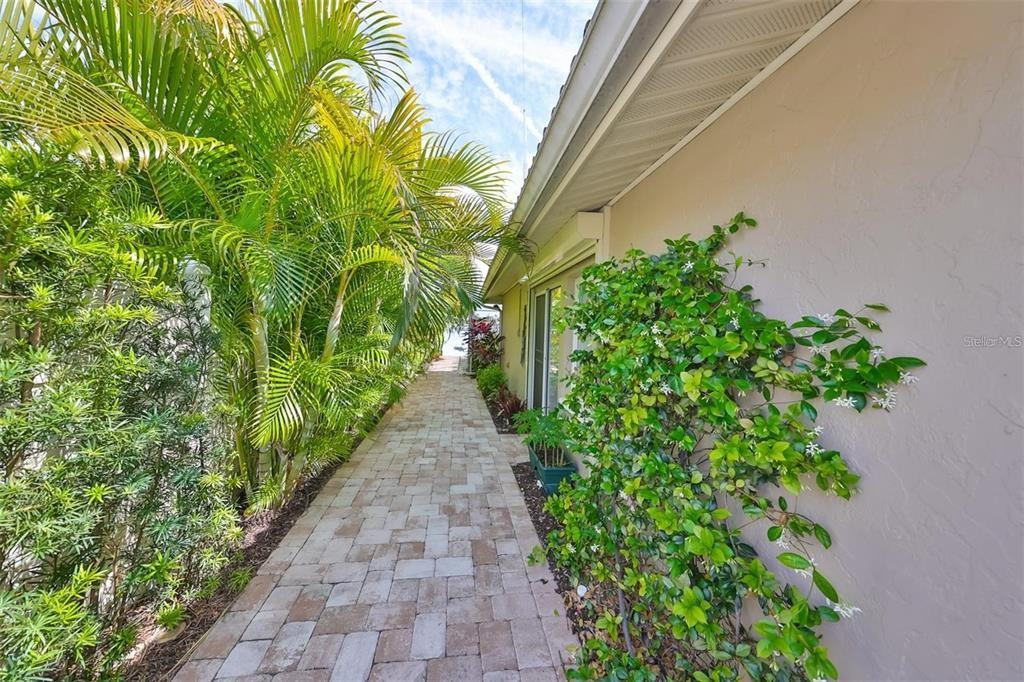 6429 Lake Sunrise Dr #6429 - Photo 4 of 41