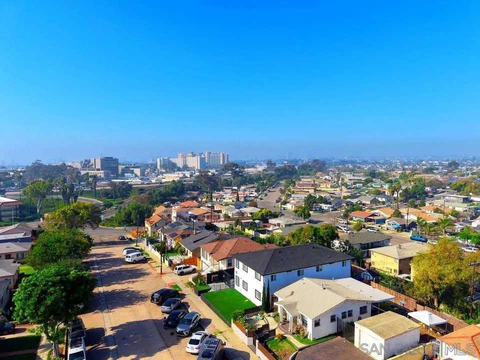 3934 Marine View Ave - Photo 5 of 40