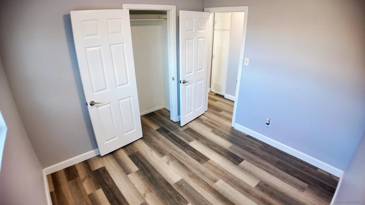 3934 Marine View Ave - Photo 7 of 40