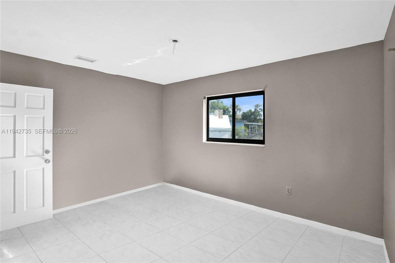 28640 Sw 146th Ave #28640 - Photo 2 of 34