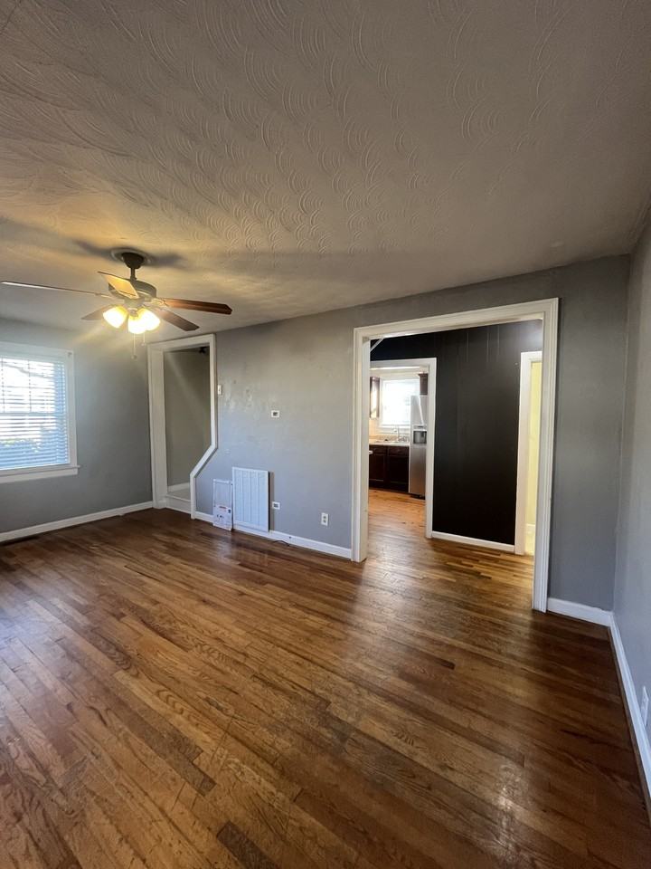 411 Farrell St #1 - Photo 5 of 27