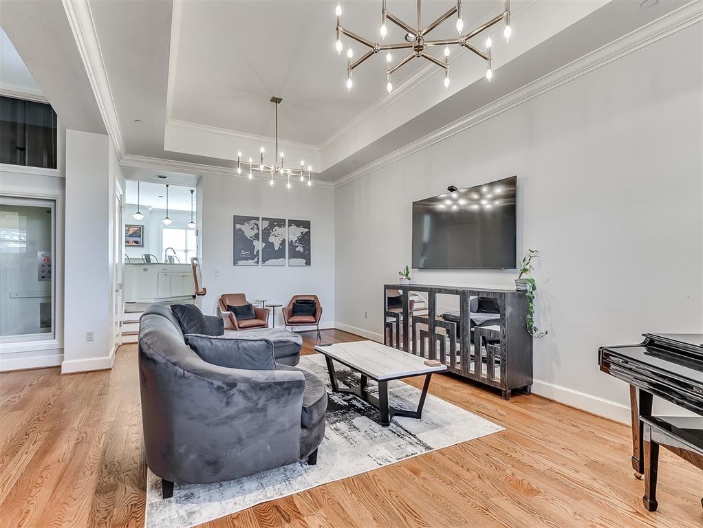 414 Ne 2nd St #1 - Photo 4 of 23