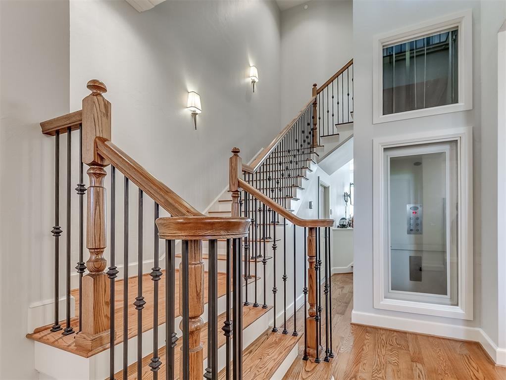 414 Ne 2nd St #1 - Photo 5 of 23