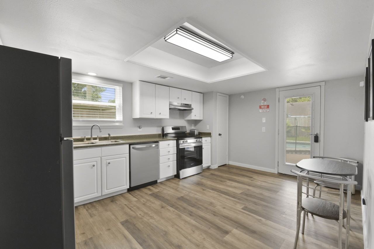 707 Land Grant Dr #707 - Photo 3 of 17