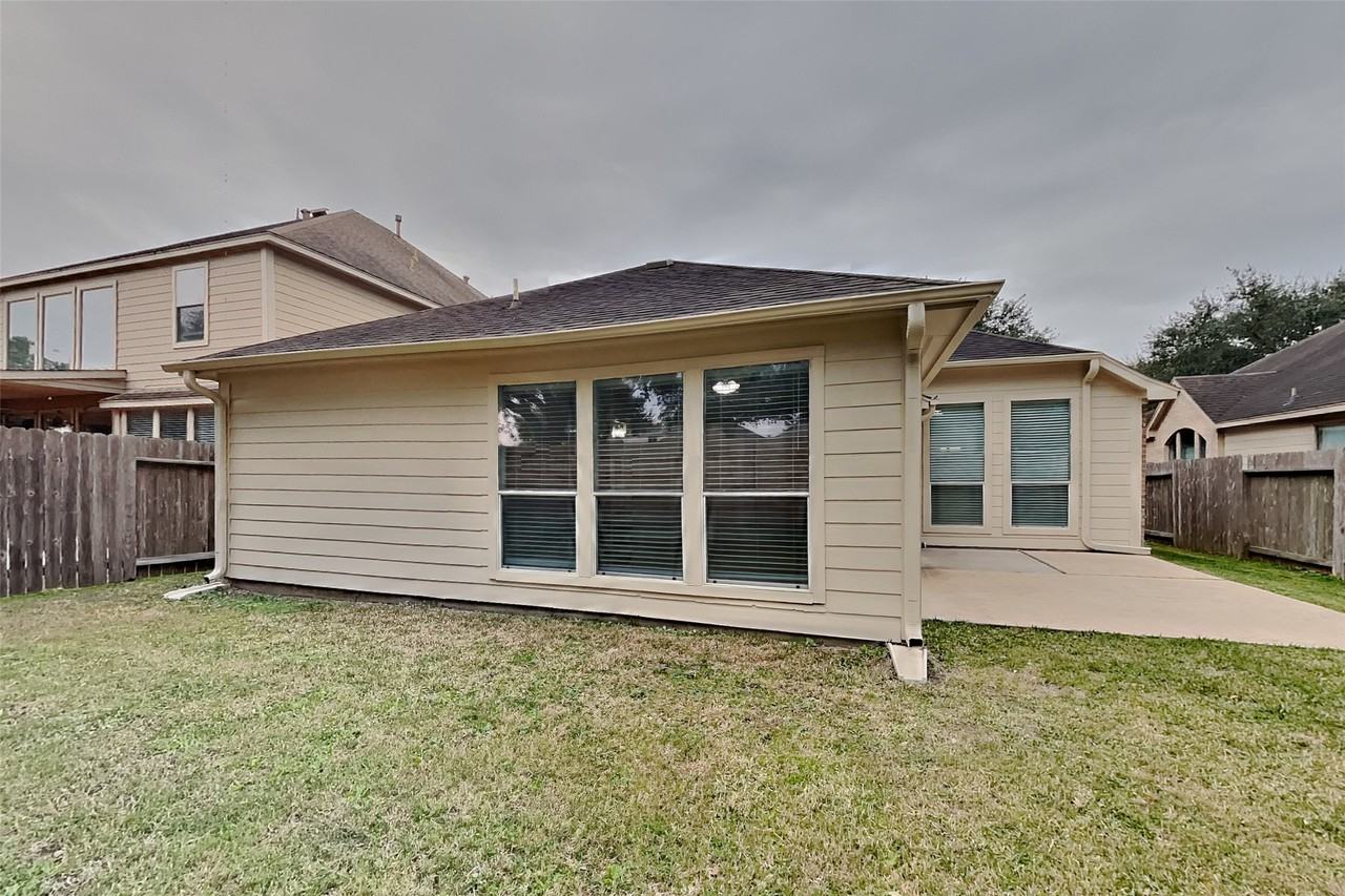 25810 Palmdale Estate Dr #25810 - Photo 3 of 18