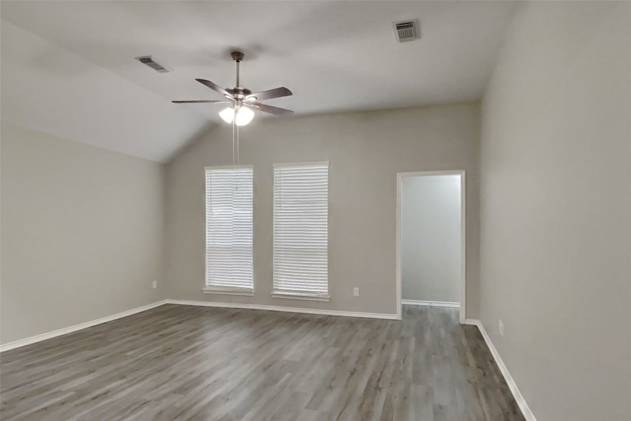 25810 Palmdale Estate Dr #25810 - Photo 4 of 18