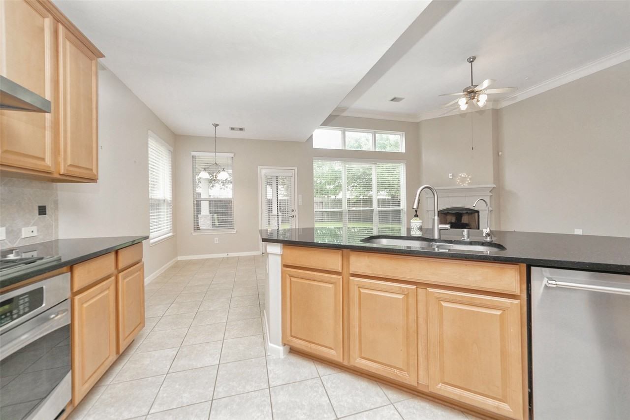 6115 Summerfield Glade Ln #6115 - Photo 7 of 33