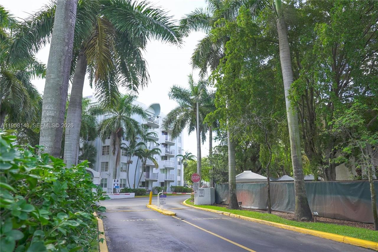 482 Nw 165th St #482A504 - Photo 3 of 42