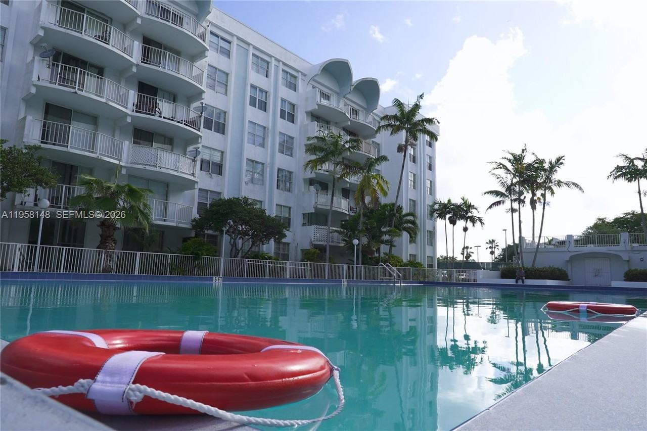 482 Nw 165th St #482A504 - Photo 4 of 42