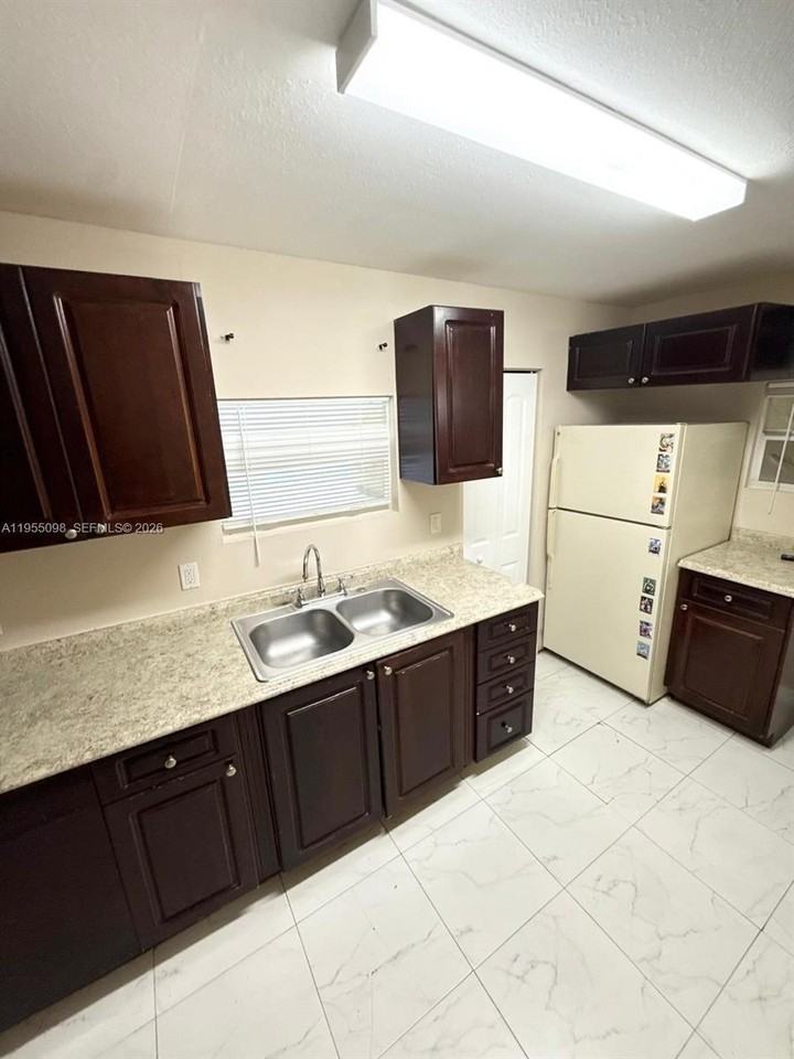 1340 Peri St #1340A - Photo 3 of 9