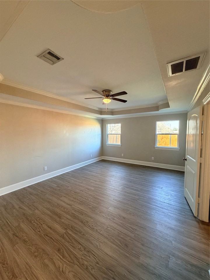 2005 Pasadena Blvd #2005 - Photo 4 of 20