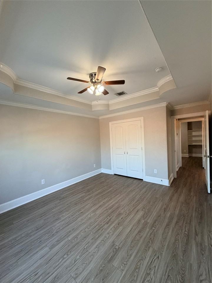 2005 Pasadena Blvd #2005 - Photo 5 of 20