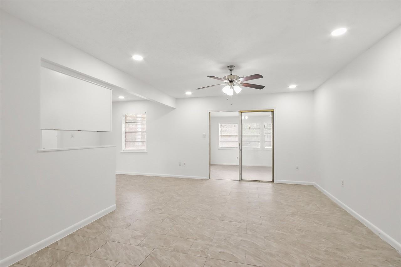 111 Montrose Cir #111 - Photo 2 of 23