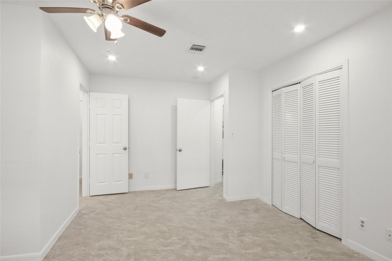 111 Montrose Cir #111 - Photo 4 of 23