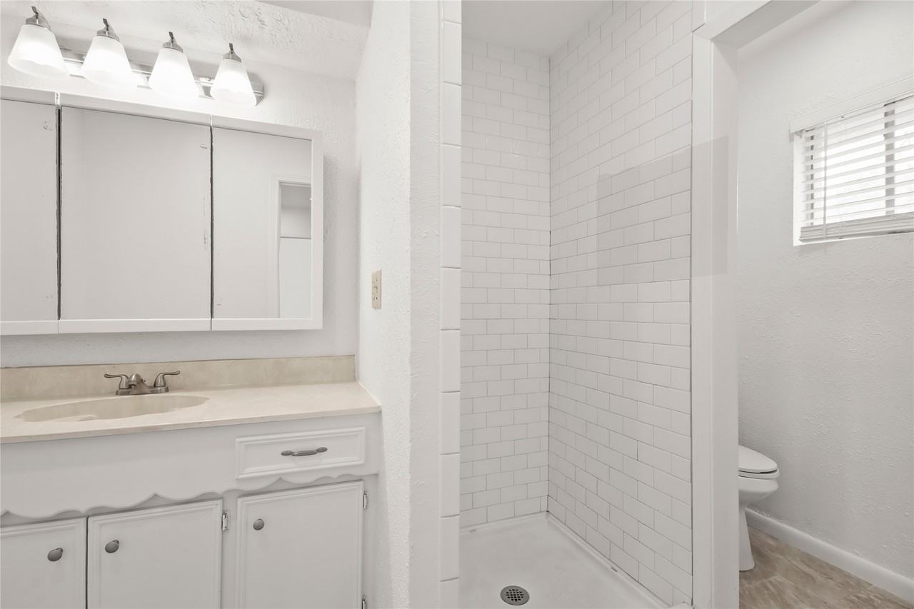 111 Montrose Cir #111 - Photo 6 of 23