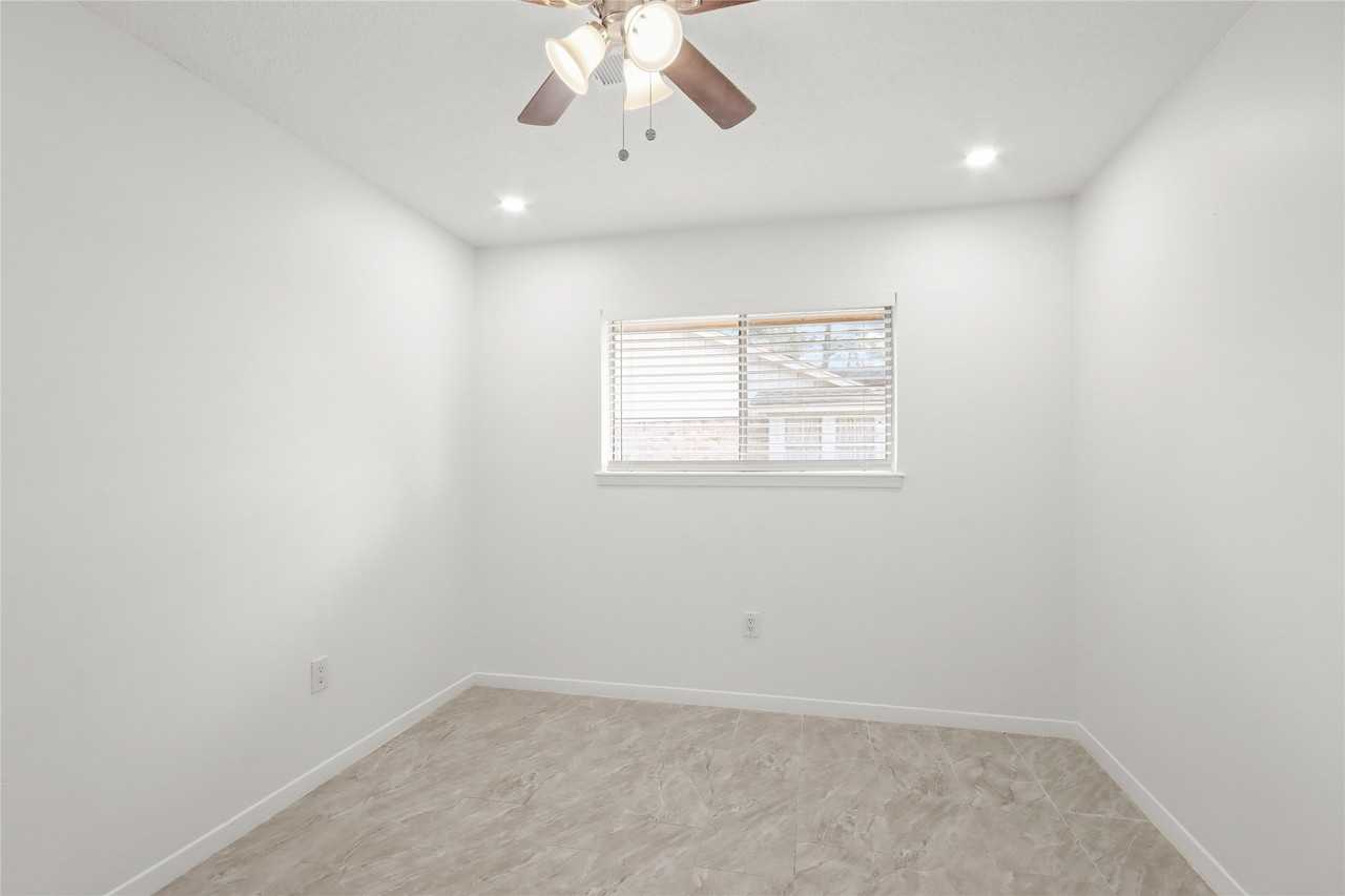 111 Montrose Cir #111 - Photo 7 of 23