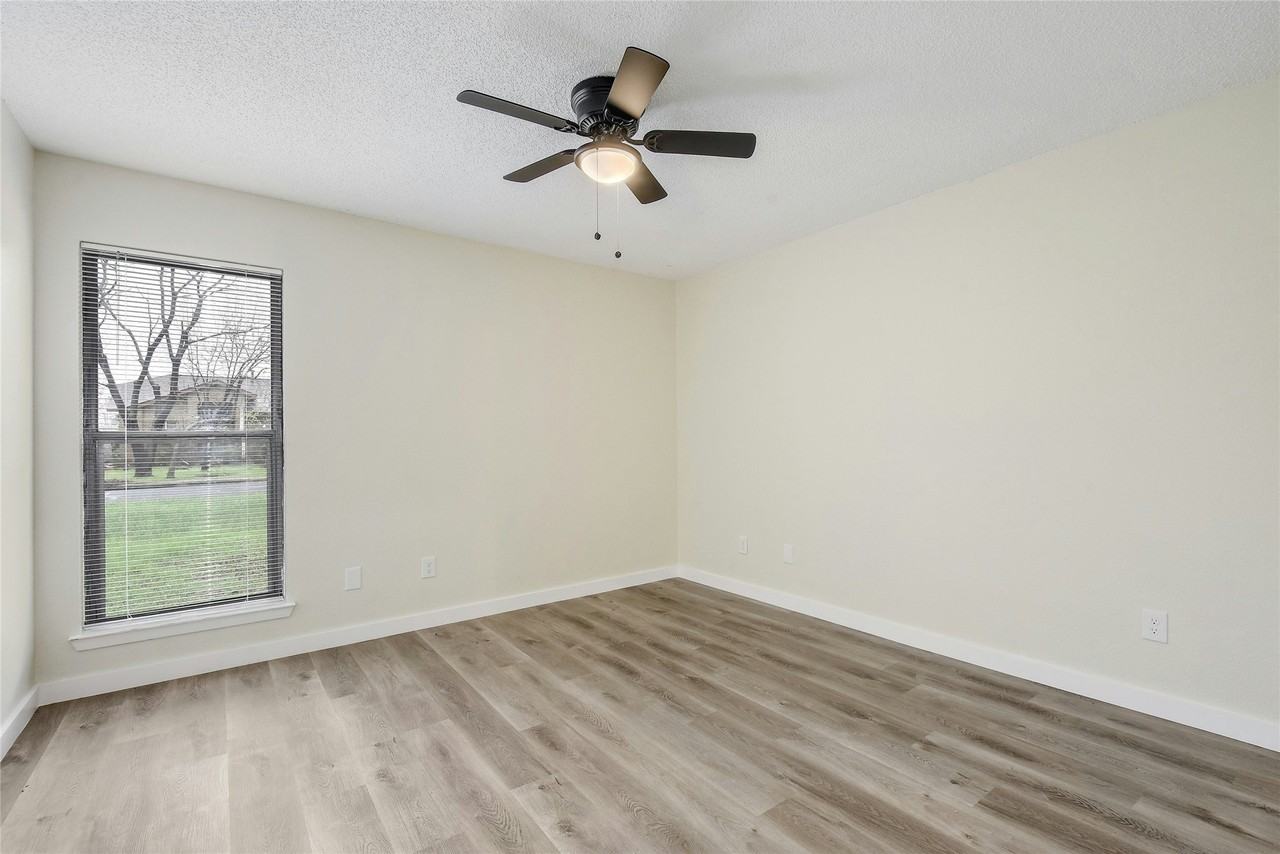 5610 Meadow Crst #5610 - Photo 3 of 25